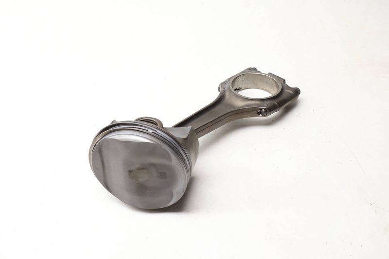 Piston w/ Connecting Rod 94610306019 — Used (SKU 657577)