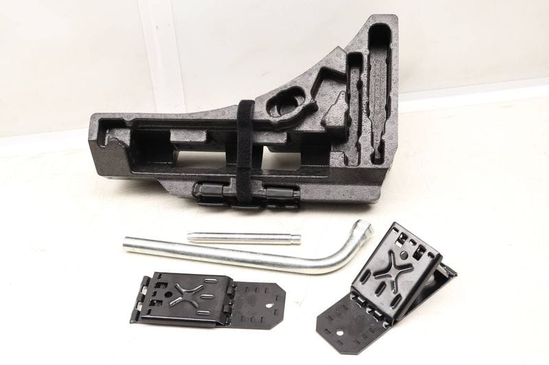 Tool Kit 95B012109A — Used (SKU 537863)
