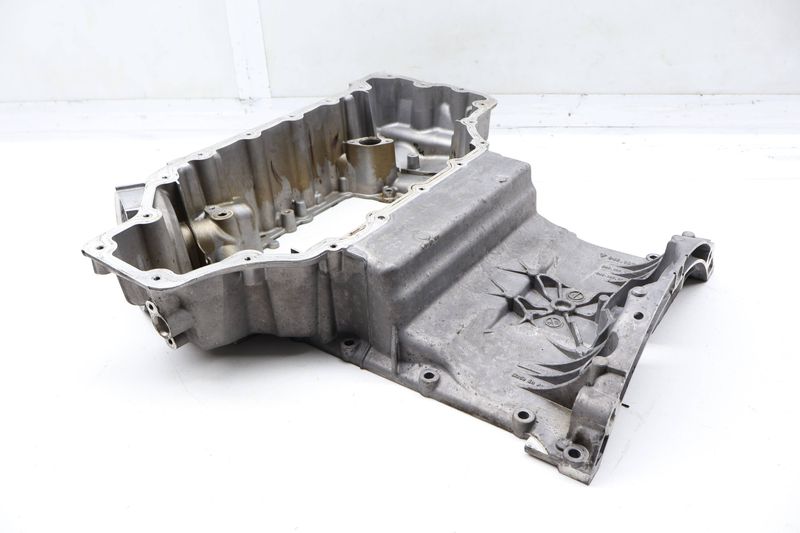 Upper Engine Oil Pan / Sump 94610705131 — Used (SKU 730392)