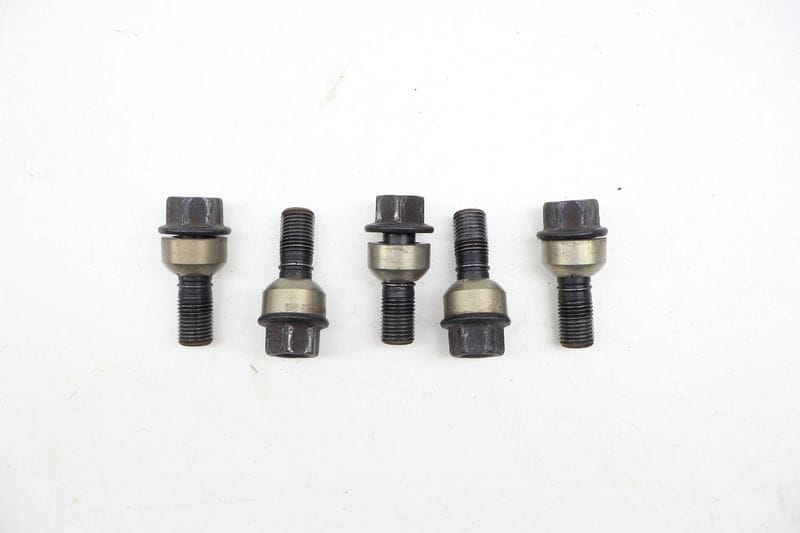 Wheel / Lug Bolt Set (5) WHT006978 — Used (SKU 710996)