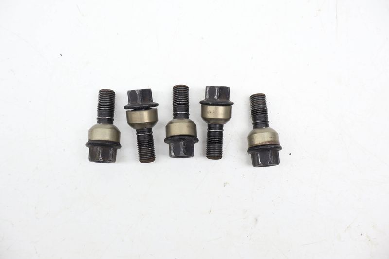 Wheel / Lug Bolt Set (5) WHT006978 — Used (SKU 710997)
