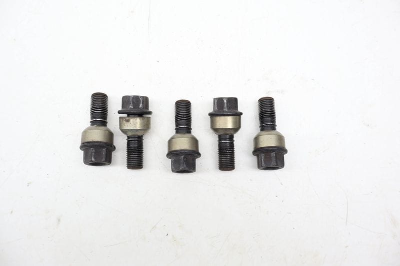 Wheel / Lug Bolt Set (5) WHT006978 — Used (SKU 710998)