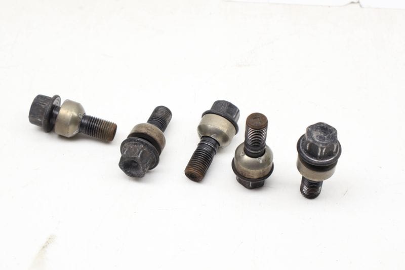 Wheel / Lug Bolt Set (5) WHT006978 — Used (SKU 730547)