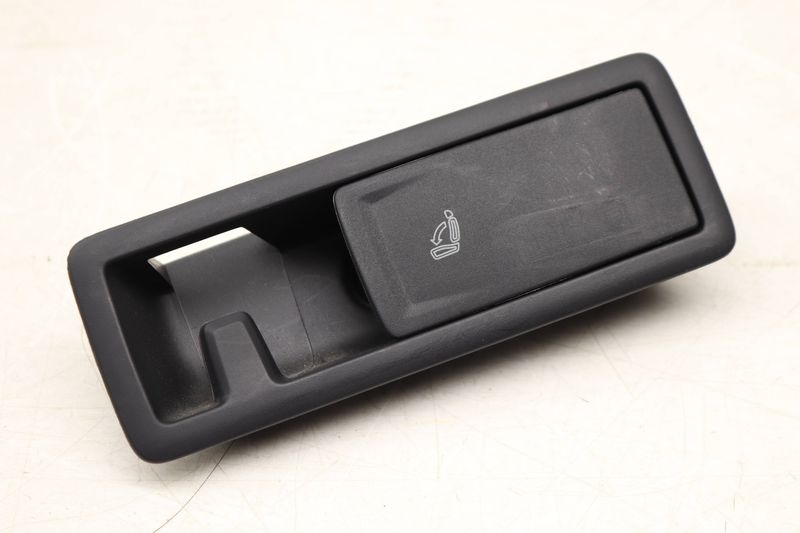 Seat Backrest Handle / Lever 5G0885671E — Used (SKU 524307)