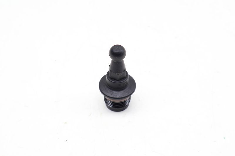 Engine / Valve Cover Plug 06J115418A — Used (SKU 699202)