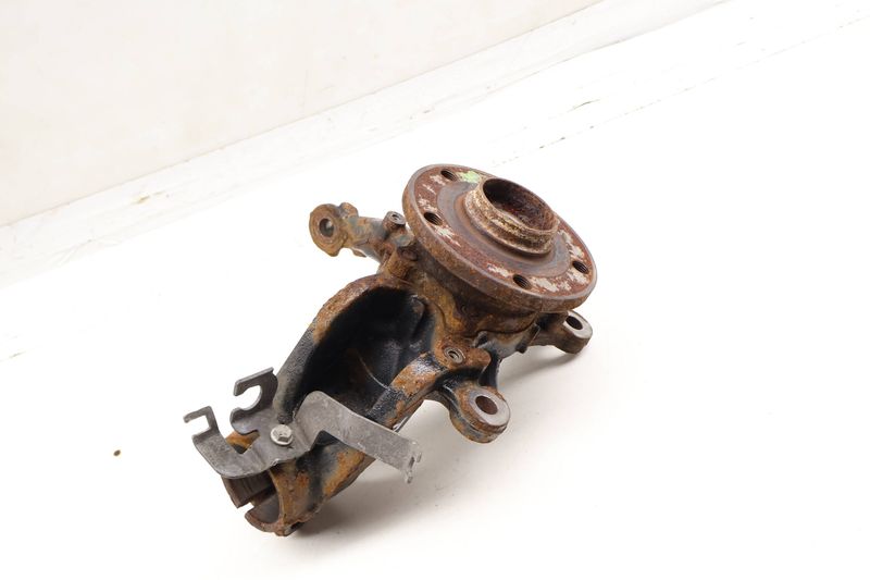 Spindle Knuckle w/ Wheel Bearing 1K0407255AA — Used (SKU 699385)
