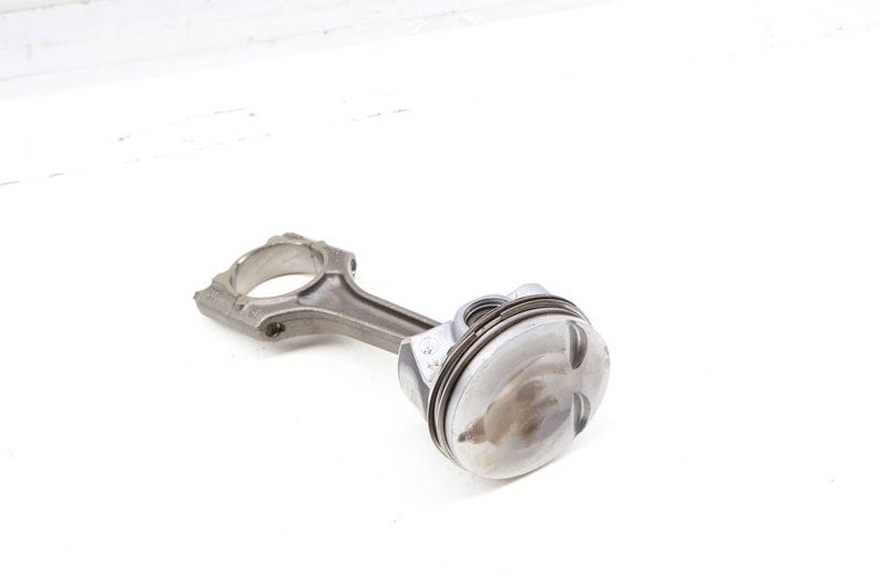 Piston w/ Connecting Rod 06H107065DD — Used (SKU 699381)