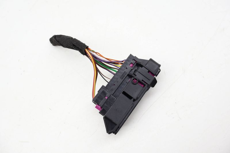 25-PIN Wiring Harness Connector / Pigtail 7P0937722 — Used (SKU 714021)