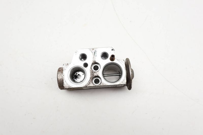 AC Expansion Valve 7P0820679A — Used (SKU 714072)
