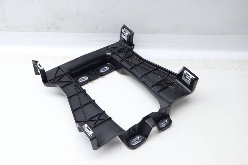 Center Console Mount Bracket 7P6863233A — Used (SKU 625841)
