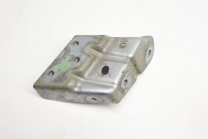 Fender Mount / Bracket 7P6821151A — Used (SKU 714247)