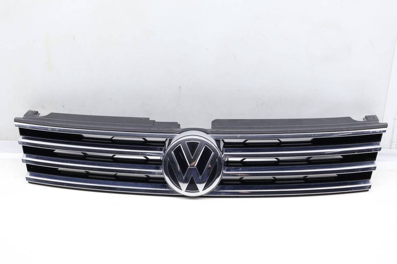 Upper Center Grille Assembly 7P6853651J — Used (SKU 626108)