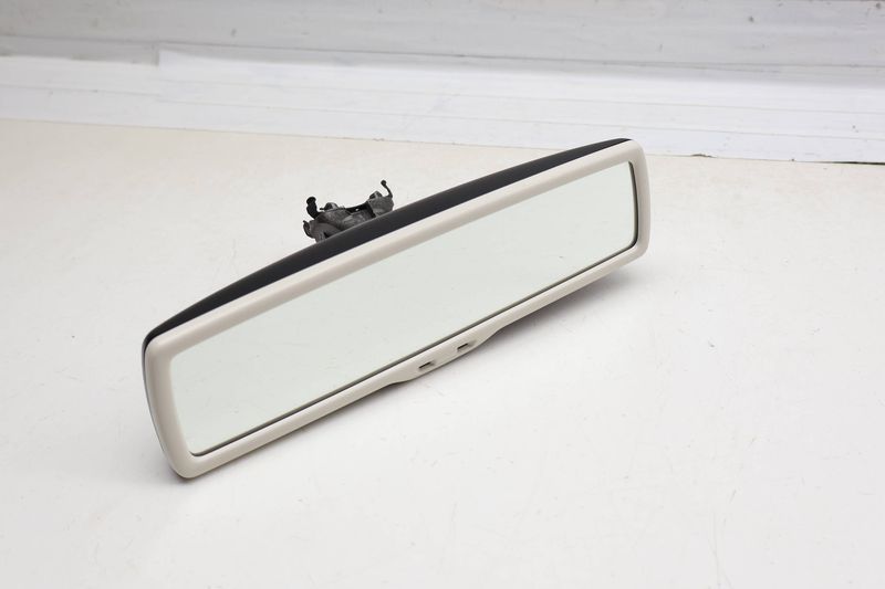 Interior Rear View Mirror w/ Auto Dim 7P6857511T — Used (SKU 714170)