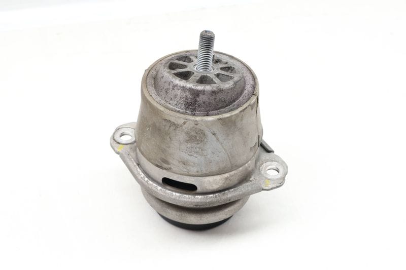 Engine / Motor Mount 7P6199131 — Used (SKU 626128)