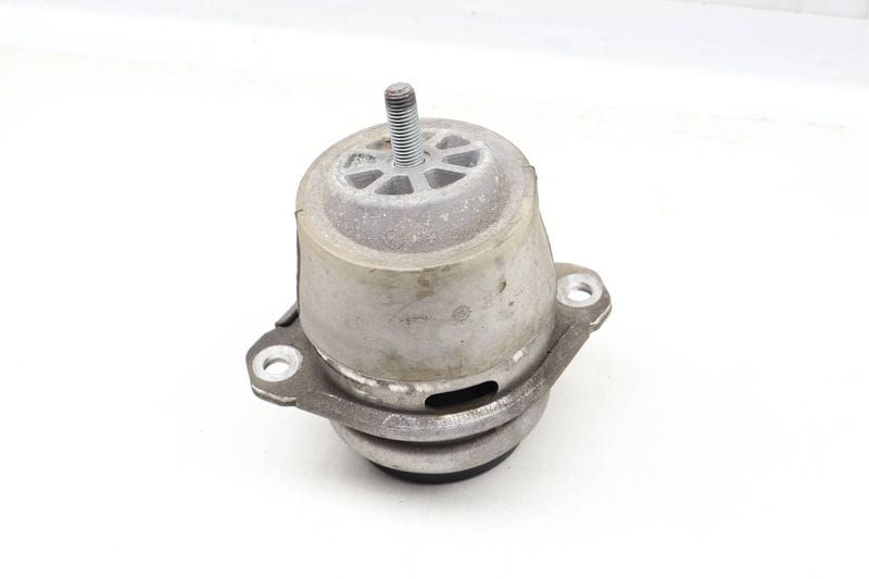 Engine / Motor Mount 7P6199131 — Used (SKU 626129)