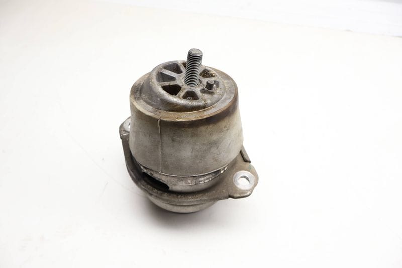Engine / Motor Mount 7P6199131 — Used (SKU 714426)