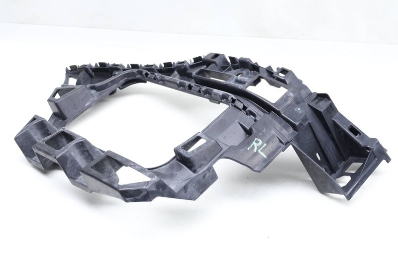 Bumper Mount Bracket 7P6807393D — Used (SKU 626158)