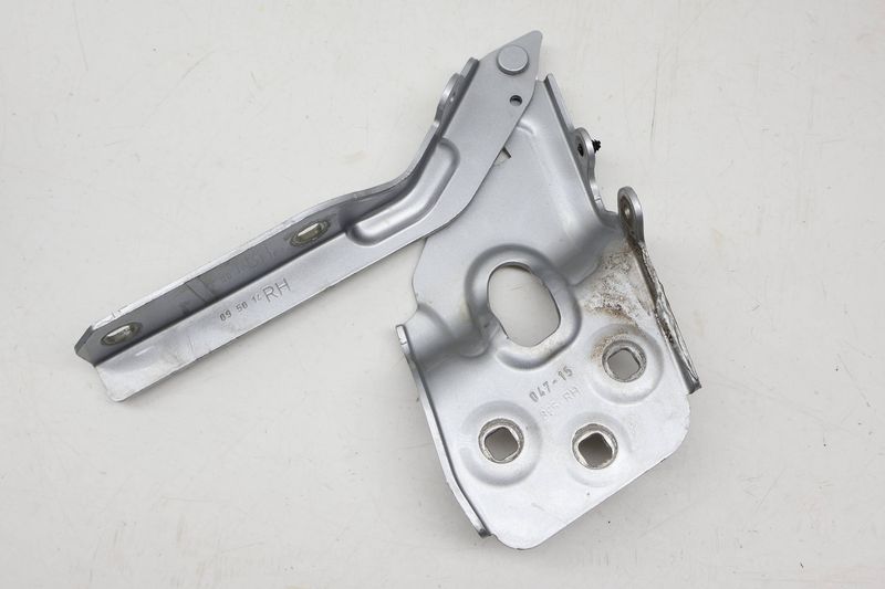 Hood Hinge 7P6823302 — Used (SKU 714282)
