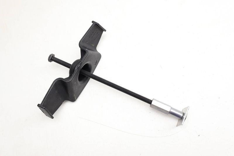 Spare Tire Fastener / Tie Down Bolt 7P0601233 — Used (SKU 714087)