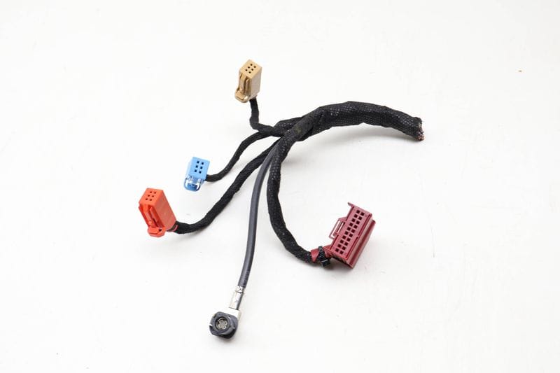 Touchscreen Radio / LCD Display Unit Wiring Plug Connector Set — Used (SKU 625882)