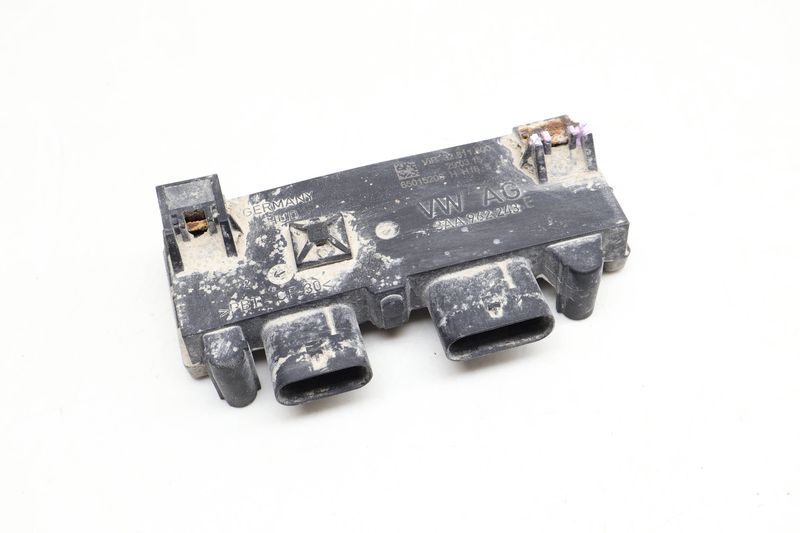 Trunk Control Module 3AA962243E — Used (SKU 626031)