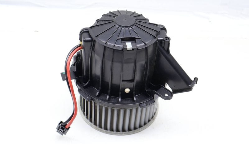 Blower Motor / Fan 8T1820021 — Used (SKU 679714)