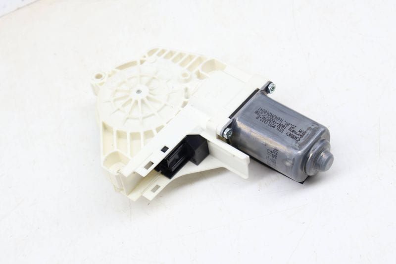 Power Window Motor 8T0959802B — Used (SKU 679686)