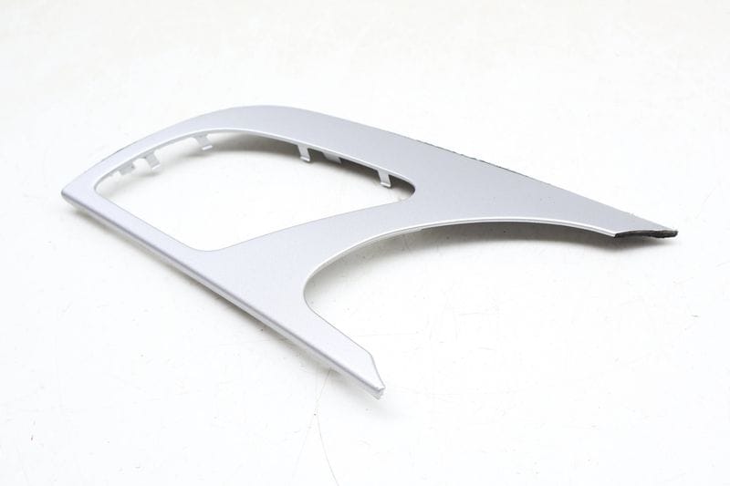 Dash Air Vent Trim / Bezel 8T1820901H — Used (SKU 679698)