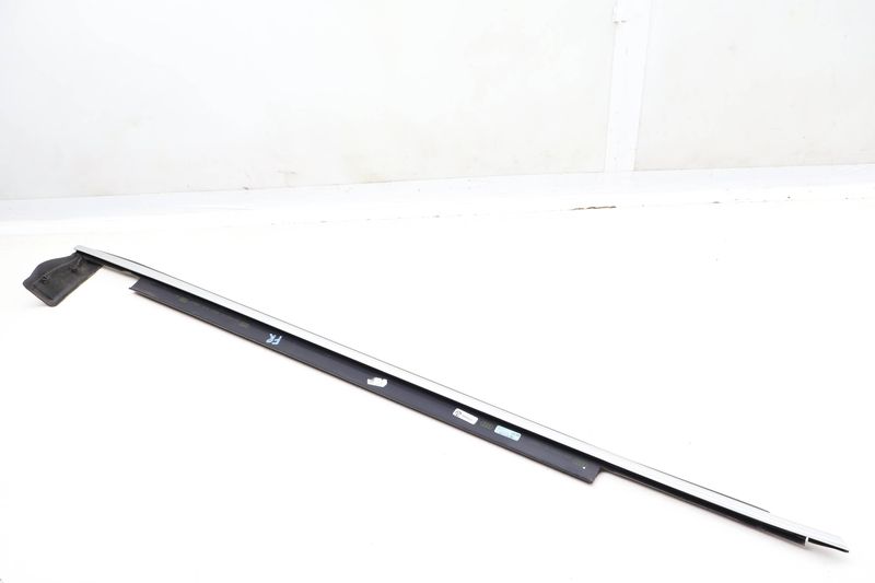 Exterior Door Window Slot Seal / Trim 4G0853284 — Used (SKU 637975)