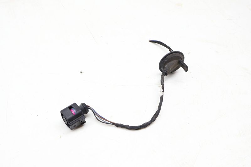 Outer Tail Light / Lamp Wiring Connector Pigtail — Used (SKU 696083)