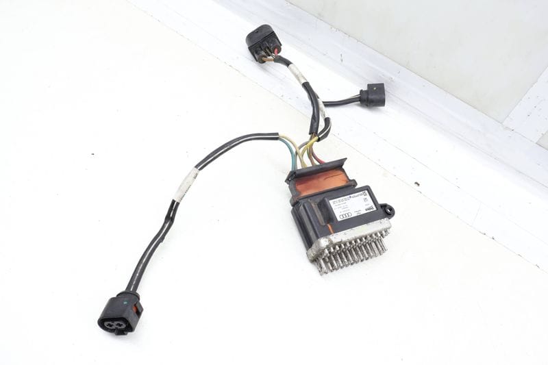 Radiator Cooling Fan Control Module 8K0959501G — Used (SKU 696125)