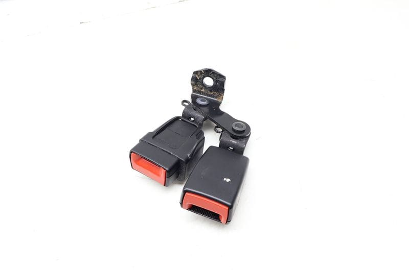 Seatbelt / Seat Belt Double Buckle Receiver 4G0857739 — Used (SKU 696014)