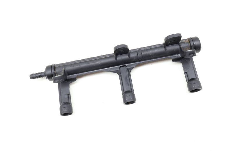 Fuel Injector Rail / Tube 06E133682C — Used (SKU 638109)