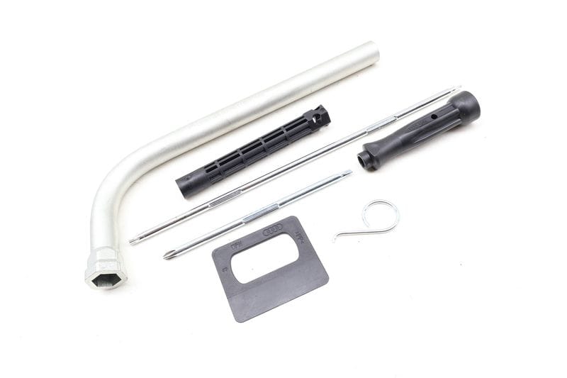 Tool Set 8N0012219 — Used (SKU 638038)