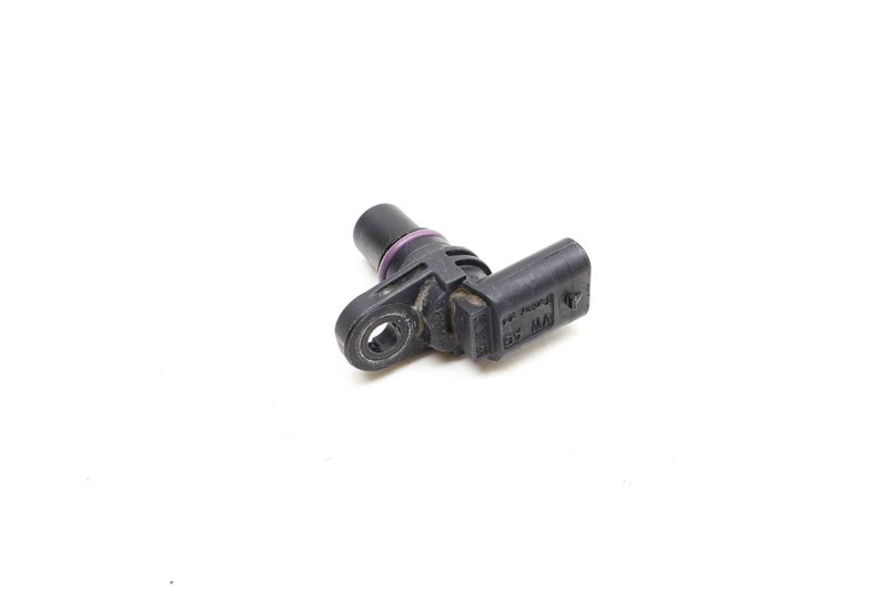 Cam / Camshaft Position Sensor 04C907601 — Used (SKU 661803)