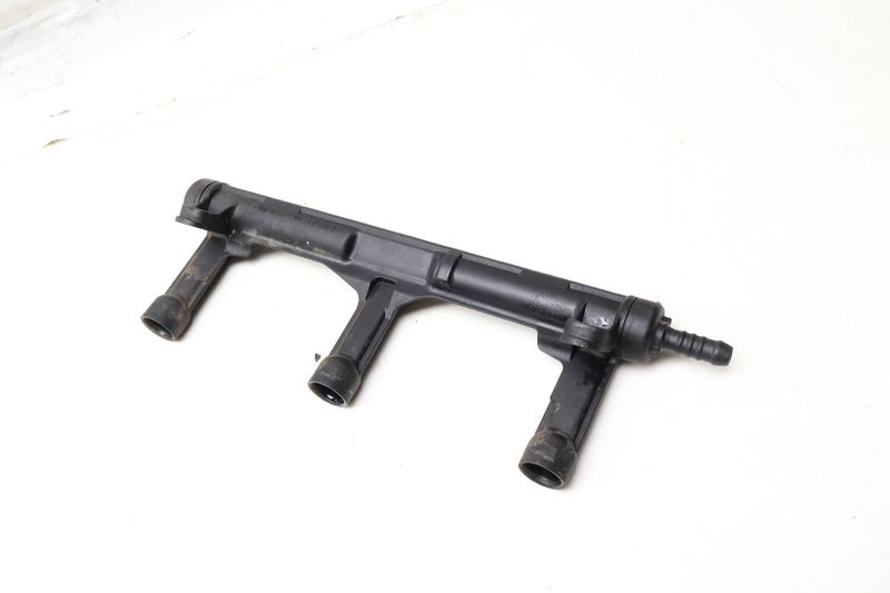 Fuel Injector Rail / Tube 06E133681L — Used (SKU 662172)