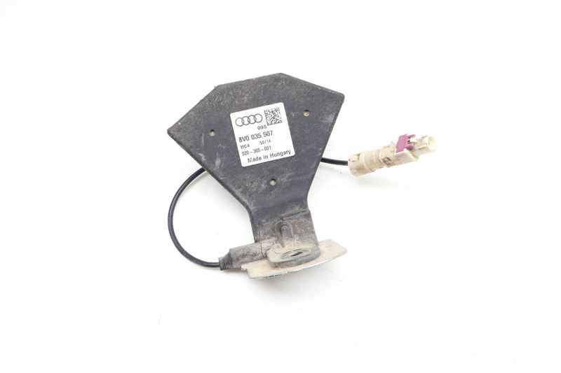 Phone Antenna 8V0035507 — Used (SKU 661584)