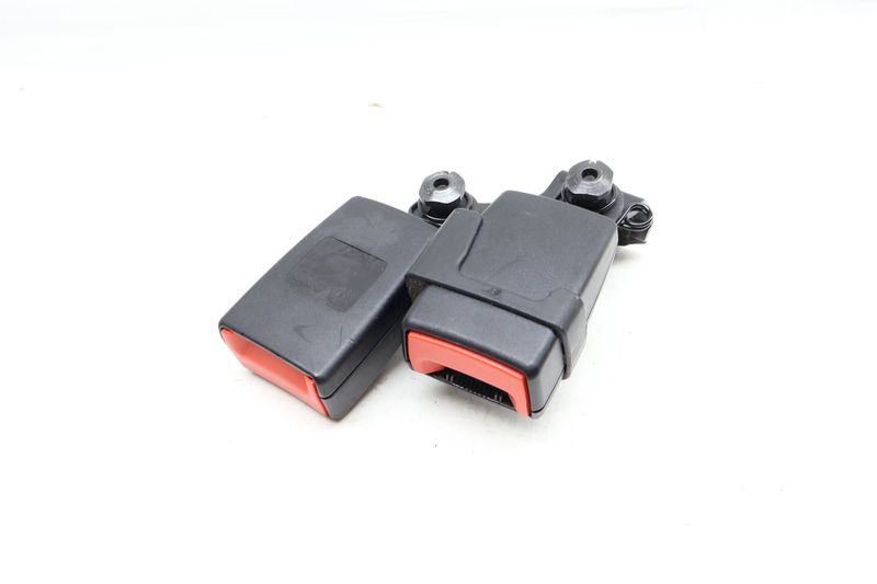 Seatbelt / Seat Belt Double Buckle Receiver 4G0857739 — Used (SKU 661731)