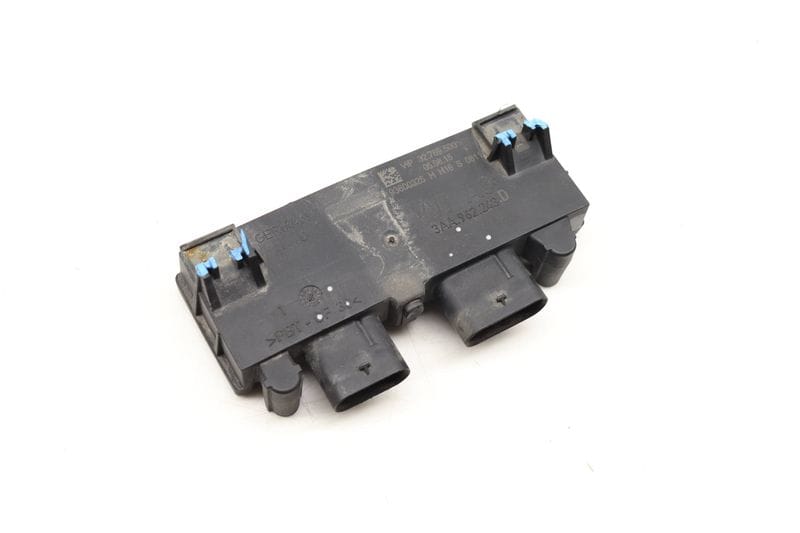 Trunk Control Module 3AA962243D — Used (SKU 452992)