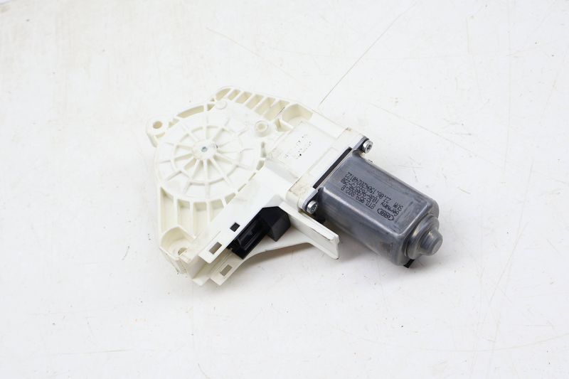 Power Window Motor 8T0959802B — Used (SKU 695303)