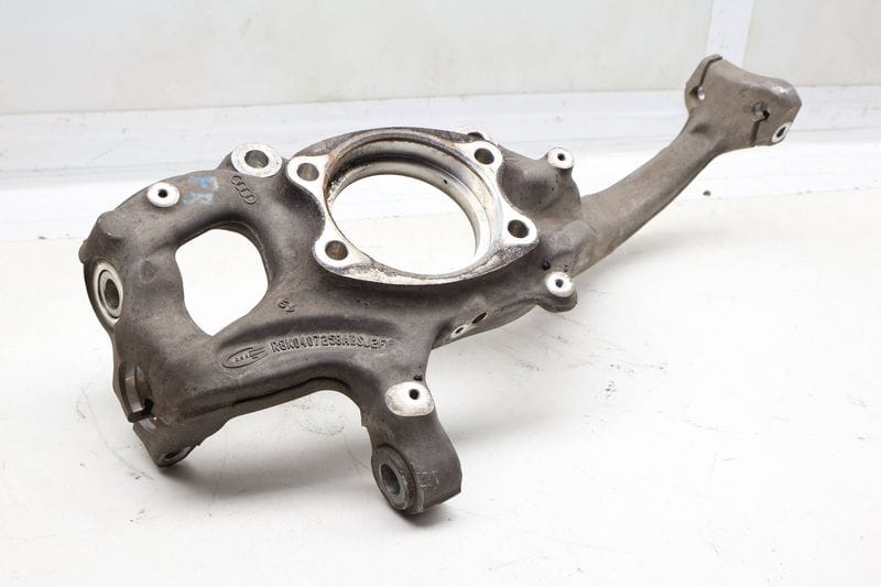 Spindle / Wheel Bearing Housing 8K0407258A — Used (SKU 695320)