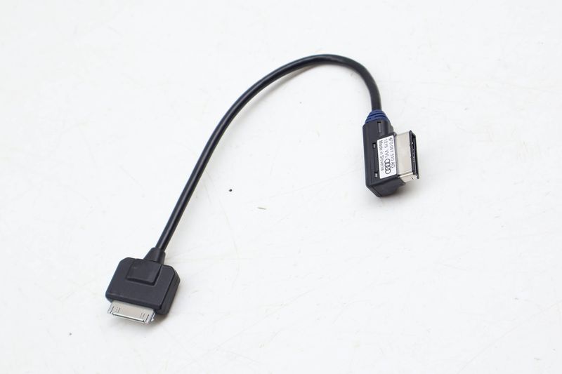 Iphone / Ipod Audio Adapter Cable 4F0051510AG — Used (SKU 695143)