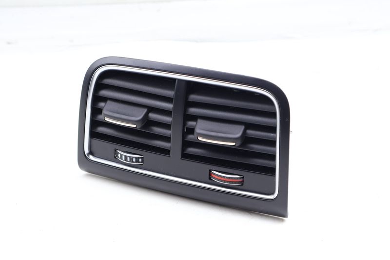 Center Air Vent 8K0819203J — Used (SKU 695098)