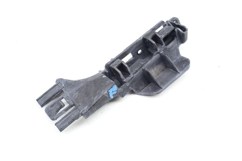Bumper Guide / Bracket 8T0807889 — Used (SKU 695284)