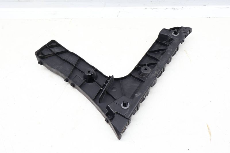 Bumper Guide / Bracket 4G5807453C — Used (SKU 650574)