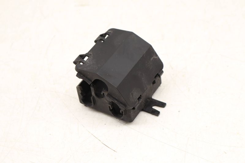 Plug-IN Connection Bracket 61139249146 — Used (SKU 525289)