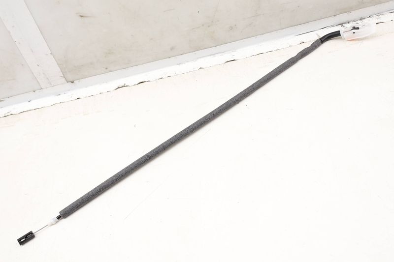 Interior Door Handle Release / Bowden Cable 51217259827 — Used (SKU 618269)