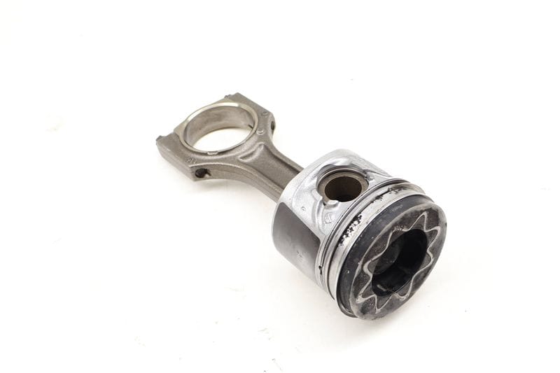 Piston w/ Connecting Rod 11258581284 — Used (SKU 618444)