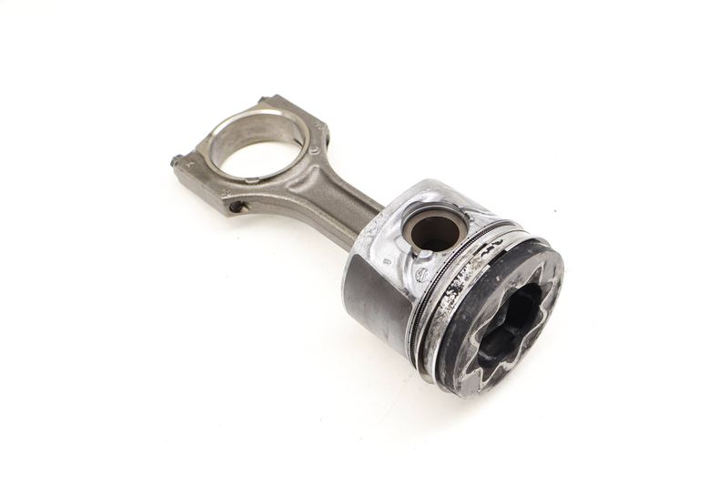 Piston w/ Connecting Rod 11258581284 — Used (SKU 618445)