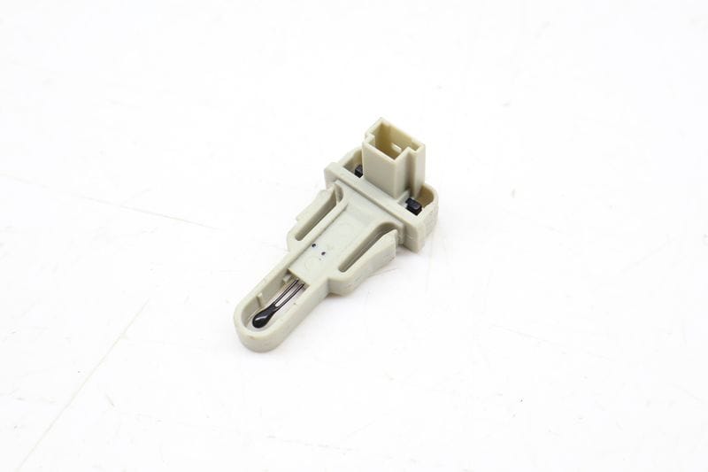 Cabin Air Temperature / Temp Sensor 64116920431 — Used (SKU 692197)
